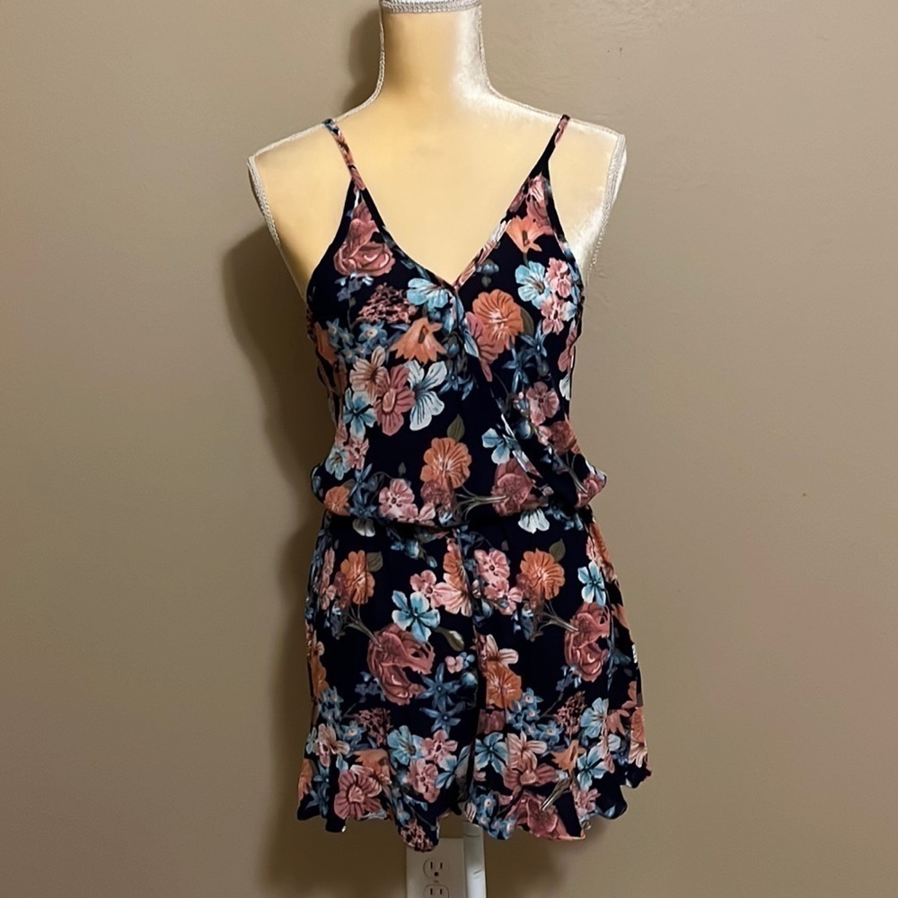 Nwt Emetla Navy and Pink Floral‎ Romper Size M